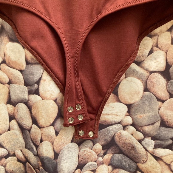 Miyu by Simons - women’s double layer body suit - sz Larege - nude/ snap closure - Picture 3 of 5